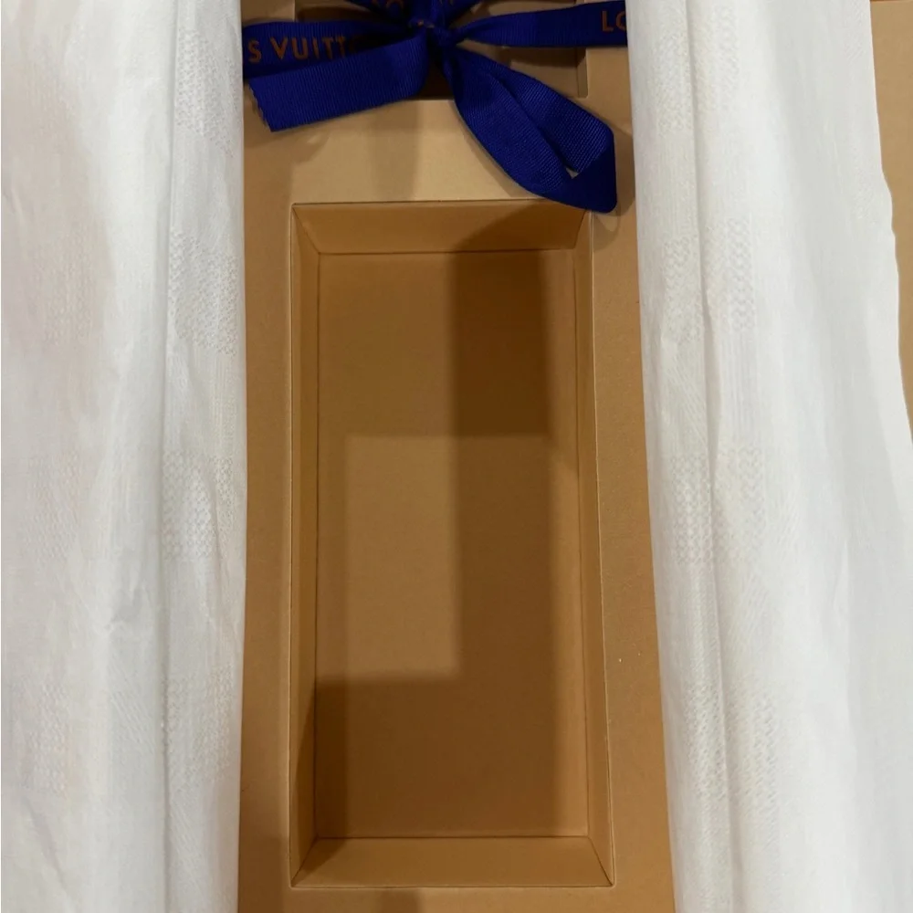 Louis Vuitton Long Gift Box with Ribbon & Tissue - Picture 5 of 10